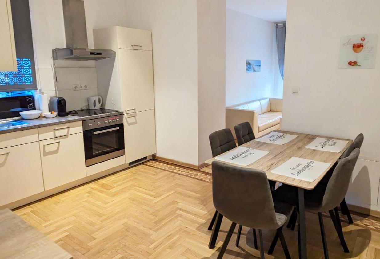Schoenbrunn Palace Free Parking And 24h Check-in Apartment Wien