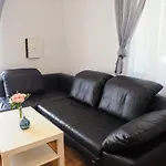 Schoenbrunn Palace Apartments Free Parking And 24H Check-In