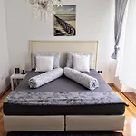 Schoenbrunn Palace Apartments Free Parking And 24H Check-In