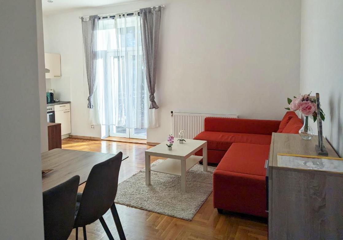 Schoenbrunn Palace Free Parking And 24h Check-in Apartment Wien