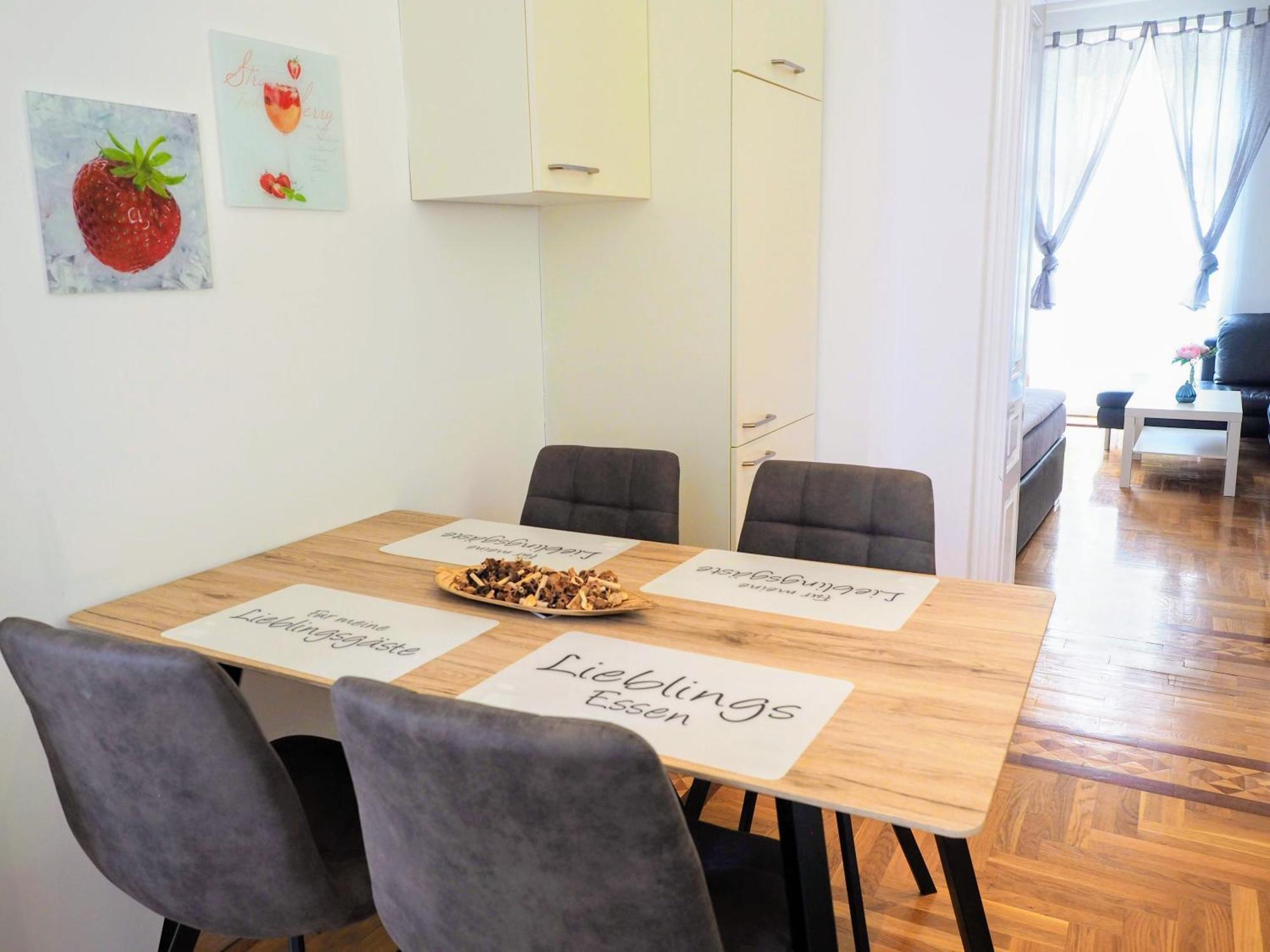 Schoenbrunn Palace Free Parking And 24h Check-in Apartment Wien